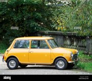 yellow-mini-cooper-s-mkiii-1971-C26HR3.jpg